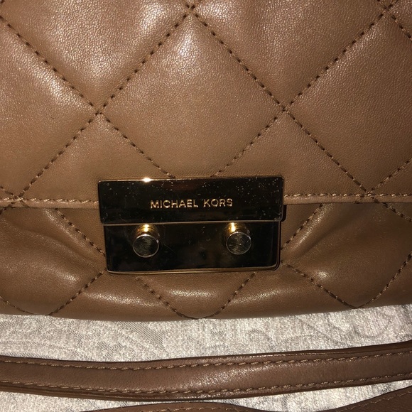 ✨MK Quilted Leather Handbag ✨ - Picture 2 of 7